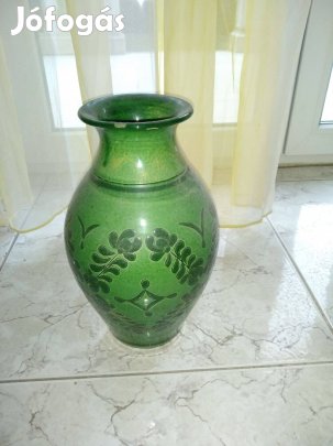Népi motívumos váza
