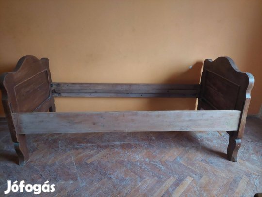 Népies stílusú ágykeret