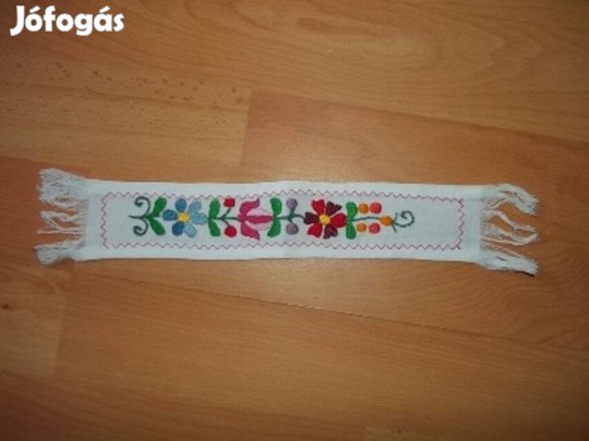 Népművészeti hímzett könyvjelző
