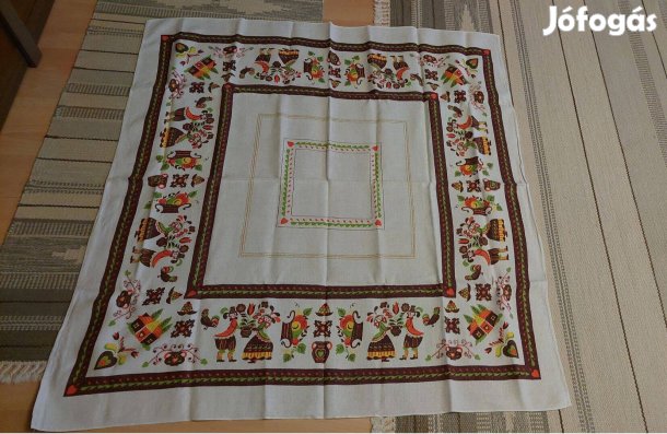 Népművészeti motívummal len abrosz, 1,22 x 1,16