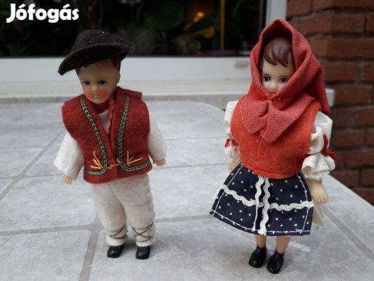Népviseletes baba, 2 db