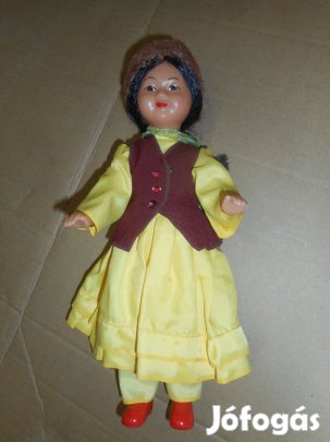 Népviseletes játék baba - 1 db