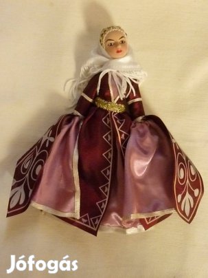 Népviseleti porcelán baba eladó