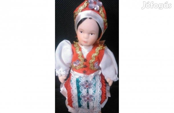 Népviseleti ruhás ( 13 cm) porcelán fejű baba eladó!