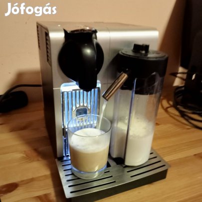 Nespresso Delonghi tejtartályos kávégép