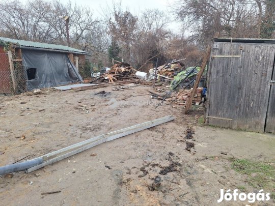 Neszmélyi 60 nm-es ház eladó