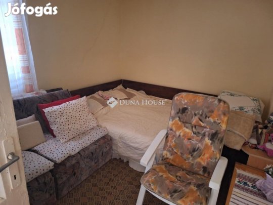 Neszmélyi 70 nm-es ház eladó