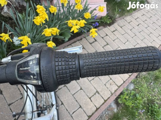 Neuzer Cindy kerékpár