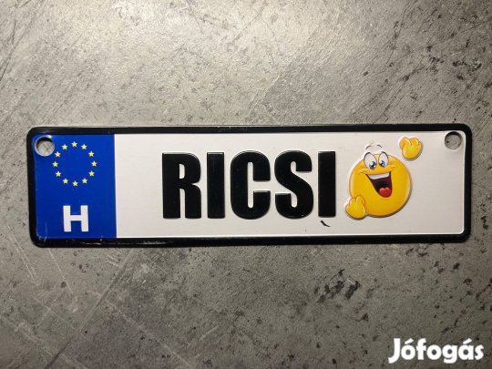 Névvel ellátott dekoratív miniatűr rendszámtábla