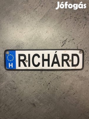 Névvel ellátott dekoratív miniatűr rendszámtábla