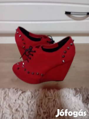 New Look Szegecses Platform Cipő - Piros, Punk-Rock stílus