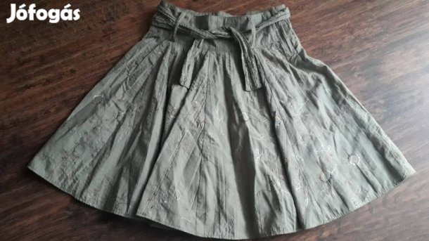 Next szoknya kislányra 5-6 év 110-116 méret, keki zöld újszerű