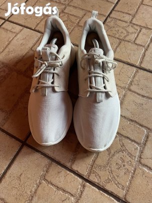 Nike 42 cipő