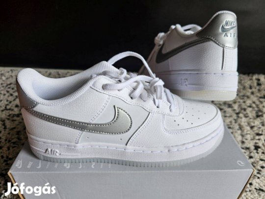 Nike Air Force 1 07 fehér 37.5 és 39-es bőr cipő. Teljesen új, eredeti