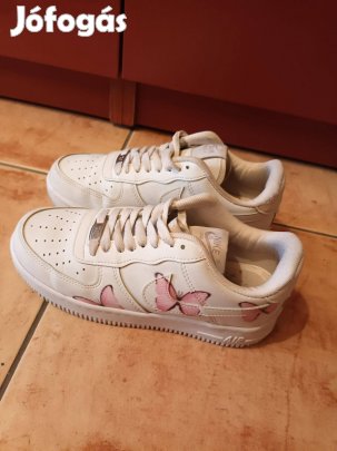 Nike Air Force kislány cipő újszerű 38 méret 5800 Ft
