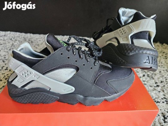 Nike Air Huarache F22 fekete 39-es utcai cipő. Teljesen új, eredeti