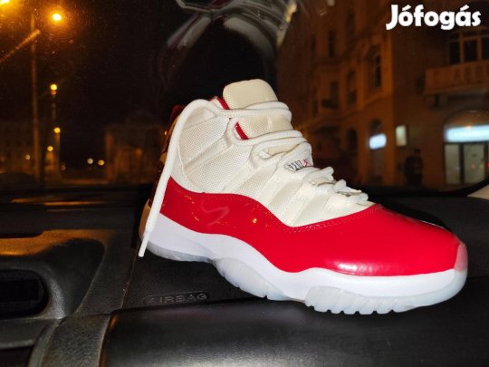 Nike Air Jordan 11 Retro Cherry színben