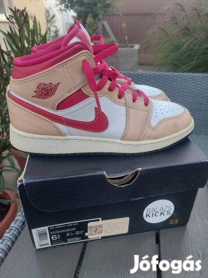 Nike Air Jordan 1 MID 