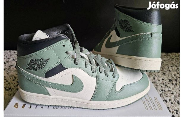 Nike Air Jordan 1 Mid 44.5-es bőr utcai cipő. Teljesen új, eredeti cip