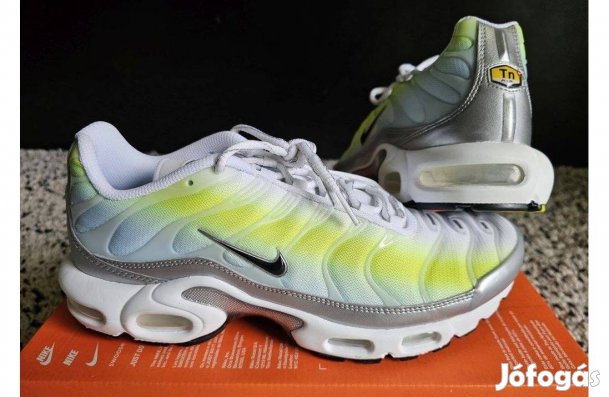 Nike Air Max Plus 43-as világos utcai cipő. Teljesen új, eredeti cipő