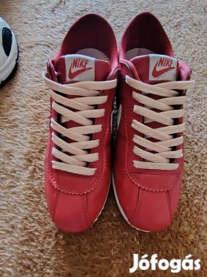 Nike Cortez újj