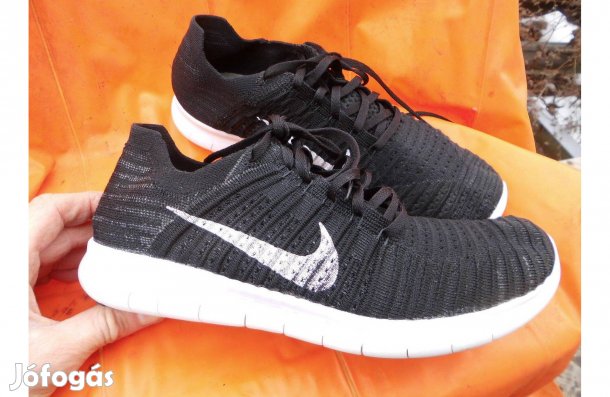 Nike Free fekete-fehér 44-es sport-utcai cipő eladó,