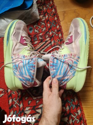Nike Kyrie eredeti cipő!!