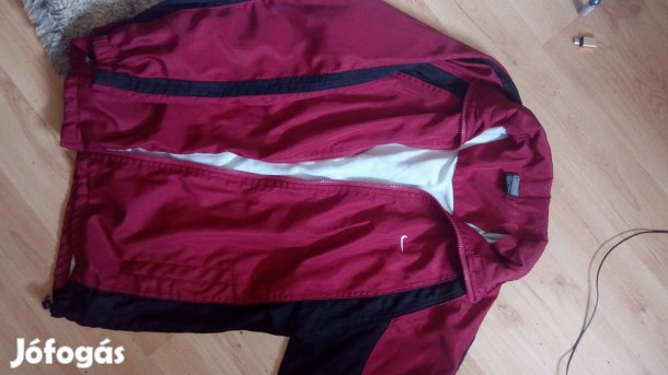 Nike L piros dzseki eladó Nyíregyházán