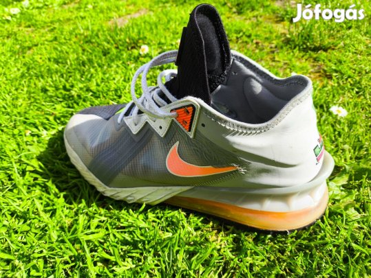 Nike Lebron 18 LOW Bugs VS MARVIN ( sportcipő )