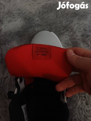 Nike Lebron Witness VIII 42 áron alul!