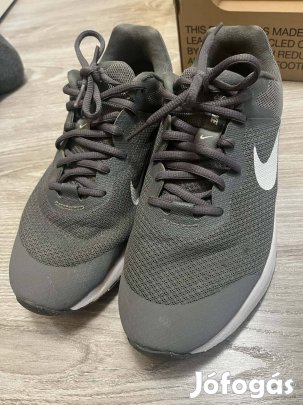 Nike Revolution 6 - 40,5 es méret