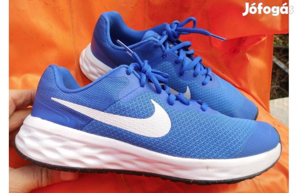 Nike Revolution kék-fehér 39-es sport-utcai cipő eladó,