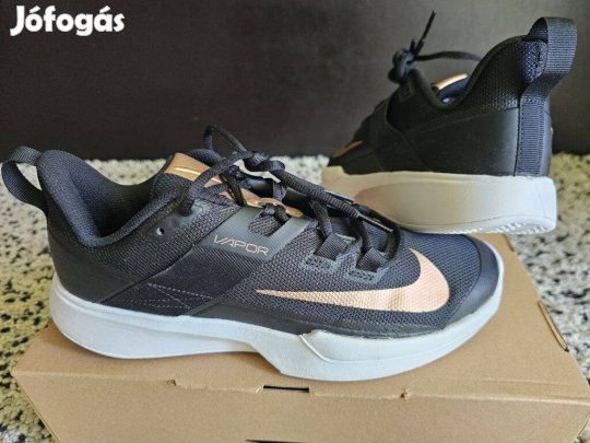 Nike Vapor Lite Clay 40-es fekete salakos női tenisz cipő. Teljesen új