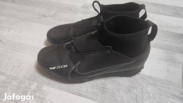 Nike teremcipő