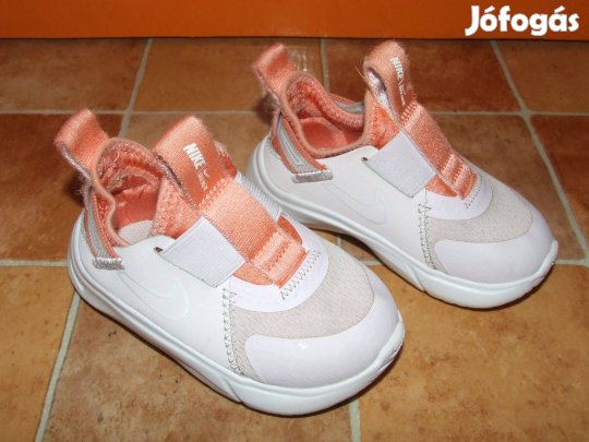 Nike cipő 22 méret belebújós