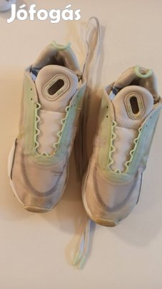 Nike cipő 36 fehér