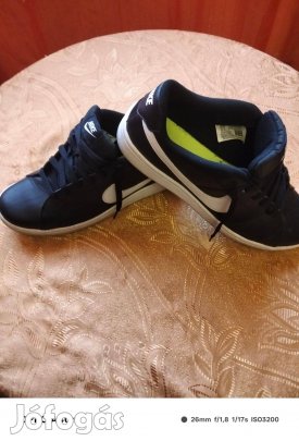Nike cipő 43