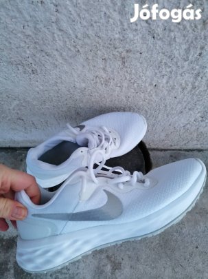 Nike cipő fehér 