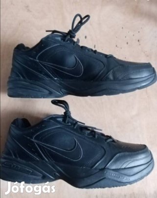 Nike férficipő fekete 