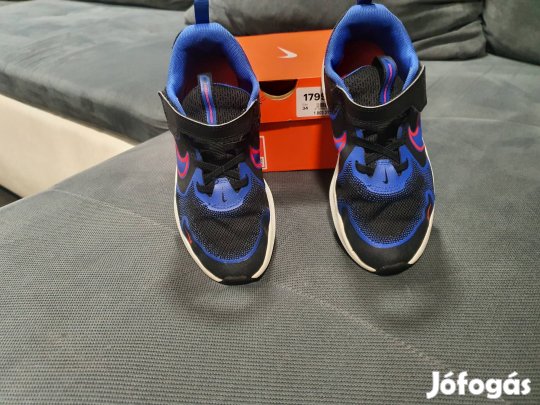 Nike gyerek cipő 34 
