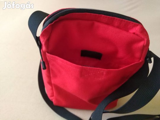 Nike keresztpántos válltáska 