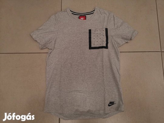 Nike környakú póló 
