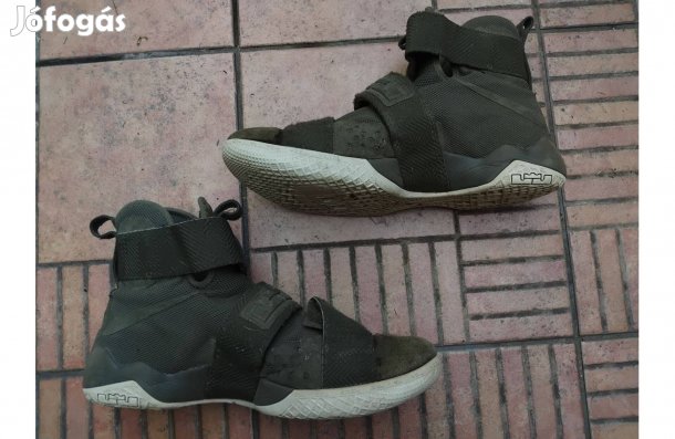 Nike kosaras cipő Lebron James Zoom Soldier 10 edzőcipő 46 47