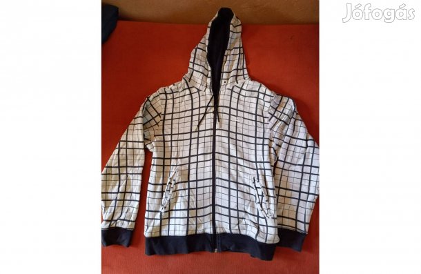 Nike mintás kapucnis pulóver