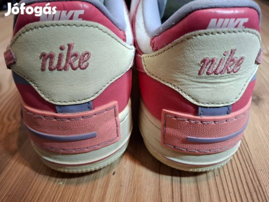 Nike női cipő, rózsaszín fehér lila 41es