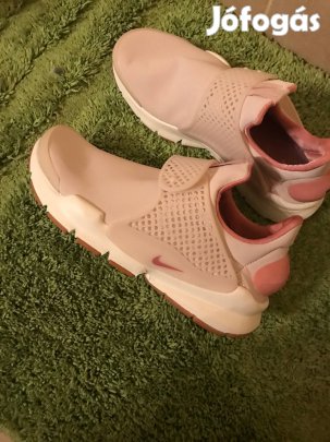 Nike női cipő új