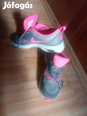 Nike női futó cipő 39