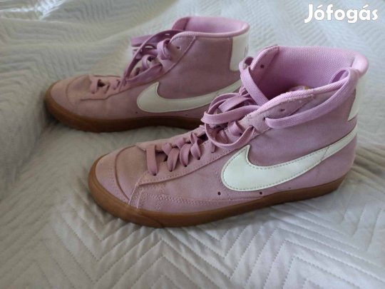 Nike női magasszárú cipő