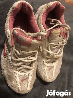 Nike sportcipő