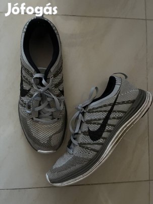 Nike sportcipő 40,5-es méretű